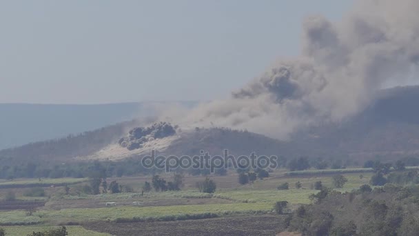 航空作戦 爆撃機だったリリース軍事敵のターゲットに 500 ポンド爆弾 — ストック動画