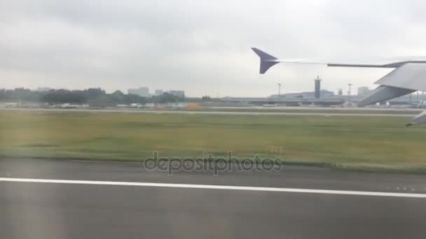 Skrzydła Samolotu Było Lądowania Strzał Okna Samolotu — Wideo stockowe