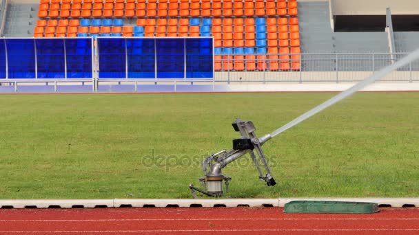 Grande Rega Aspersor Para Grama Quintal Campo Futebol — Vídeo de Stock