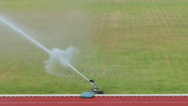 Grande Rega Aspersor Para Grama Quintal Campo Futebol — Vídeo de Stock