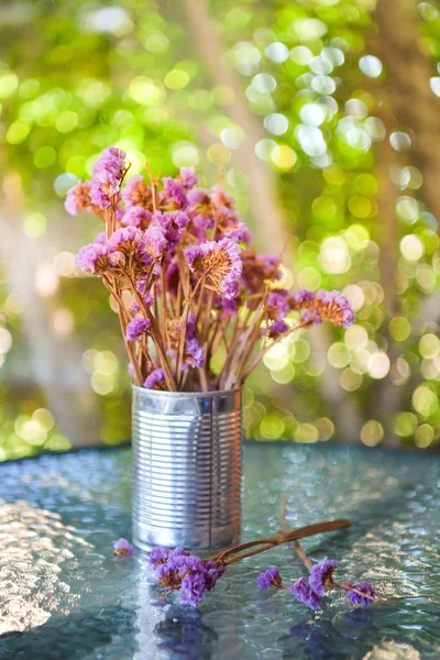 Gipsophila Blume Zinn Auf Glastisch Bokeh Hintergrund — Stockfoto