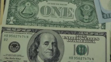 Dolly altın Bitcoin, Btc sikkelerinde banknotlar, bize dolar vurdu. BTC altın sikke sanal elektronik para bankacılık web ve uluslararası ağ ödeme için sembolüdür 