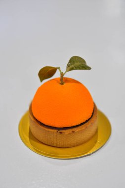 Turuncu Dondurmalı Kek. Modern tatlı..