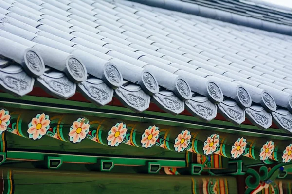 Κορεατική παραδοσιακή στέγη στολίδι (Changdeokgung Palace, Σεούλ) — Φωτογραφία Αρχείου