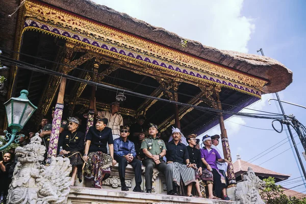 Bali, Endonezya - 8 Mayıs: royal de katılan Bali insanlar — Stok fotoğraf