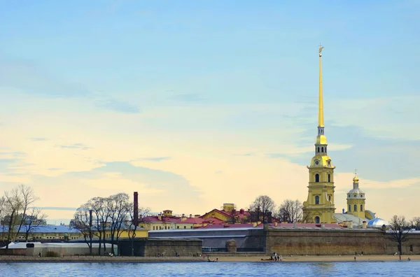 Petropavlovskaya kale - Saint Petersbur tarihi bina