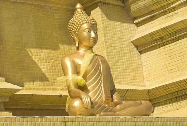 Estátua de Buda em Pagoda Laem Sor — Fotografia de Stock