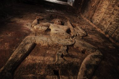 Dört kollu Vishnu Bas Rölyef Prasat Kravan Tapınağı, Angkor, Ca