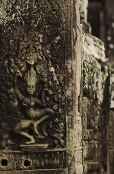 Eine antike Apsara-Statue am Bajon-Tempel (Angkor, Kambodscha)) — Stockfoto