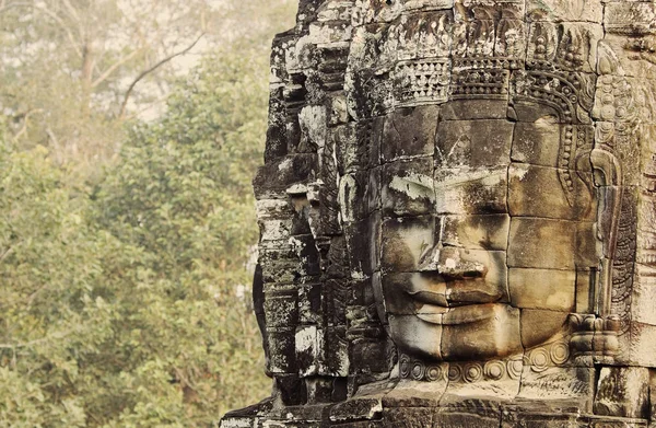 Khmer Buddha Kopf im Bajong Tempel (Angkor, Kambodscha)) — Stockfoto