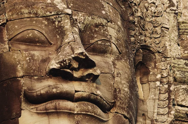 Khmer Buddha Kopf im Bajong Tempel (Angkor, Kambodscha)) — Stockfoto