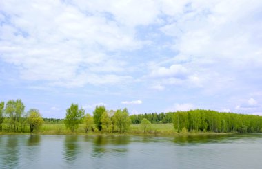 Bahar nehri manzarası