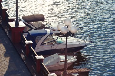 tekneler bir dock