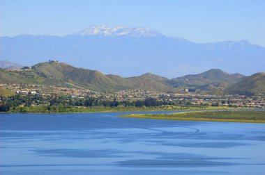  Elsinore Gölü görünümü (Güney Kaliforniya, ABD)