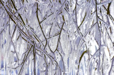 Güneşli kış bahar buz sarkıtları doğa arka plan