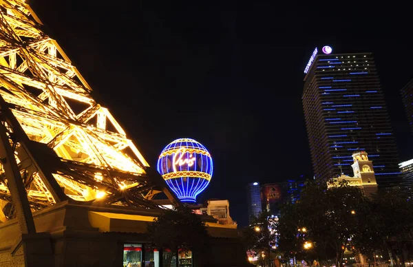 Ночной Париж Лас Вегас Отель и Казино, вид снизу — стоковое фото