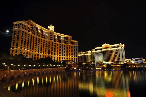 Noche Bellagio y Caesars Palace- Las Vegas Hoteles y Casinos —  Fotos de Stock
