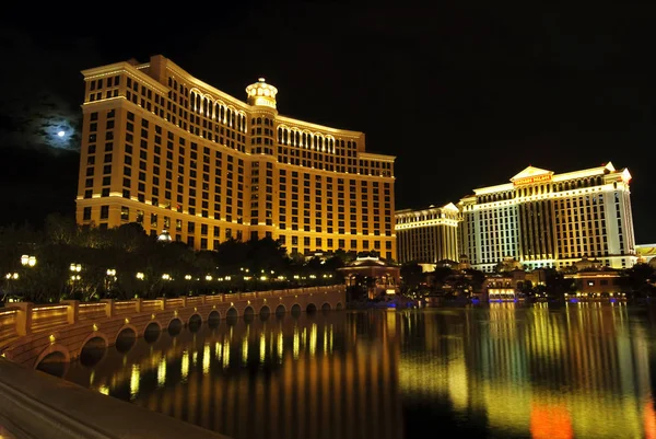 Noche Bellagio y Caesars Palace- Las Vegas Hoteles y Casinos —  Fotos de Stock