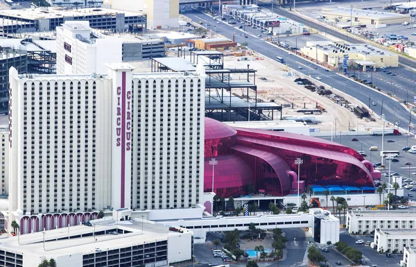 Las Vegas Hoteles y Casinos vista superior paisaje de la ciudad durante el día nublado —  Fotos de Stock