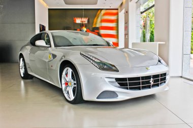 Kiev, Ukrayna; 29 Nisan 2014; Ferrari Ff. gümüş Ferrari. Editoryal fotoğraf.