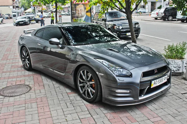 July 1, 2015; Kiev, Ukraine; Nissan GT-R parked in the city. Japanese supercar. Editorial photo. — Stock Photo, Image