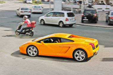 31 Mart 2015, Kiev, Ukrayna. Lamborghini Gallardo Kiev sokaklarında. Editoryal fotoğraf