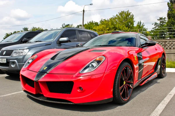 Kijów, Ukraina; 11 kwietnia 2016. Ferrari 599 Gtb Fiorano Stallone Mansory. Zdjęcia redakcyjne. — Zdjęcie stockowe