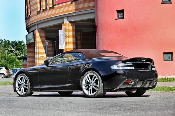 Kiev, Ucrania; 20 de septiembre de 2014, Aston Martin DBS V12 Volante. Cabriolet. El convertible de lujo. El color del chocolate. Foto editorial . —  Fotos de Stock