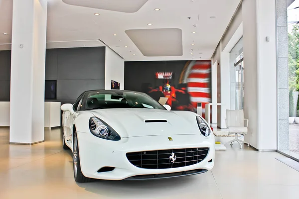 20 de mayo de 2012. Kiev, Ucrania. Ferrari California. Foto editorial — Foto de Stock