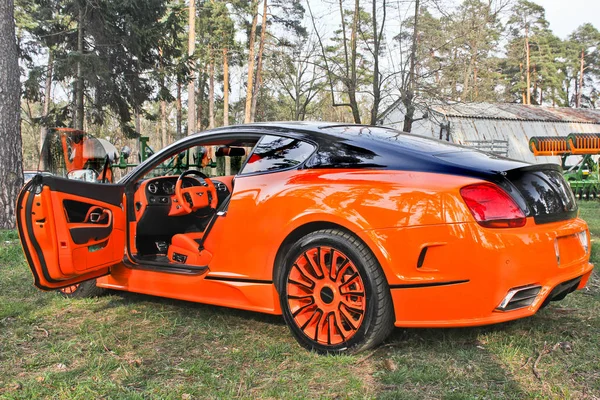 Kiev. Ukraine, Automne, 20 avril 2014 Salon Bentley Continental GT Le Mansory. Photo éditoriale . — Photo