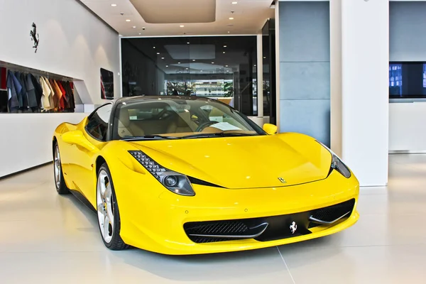 Kiev, Ukraine; April 29, 2014; Ferrari 458 Italia. Yellow and black. Editorial photo. — Stock Photo, Image