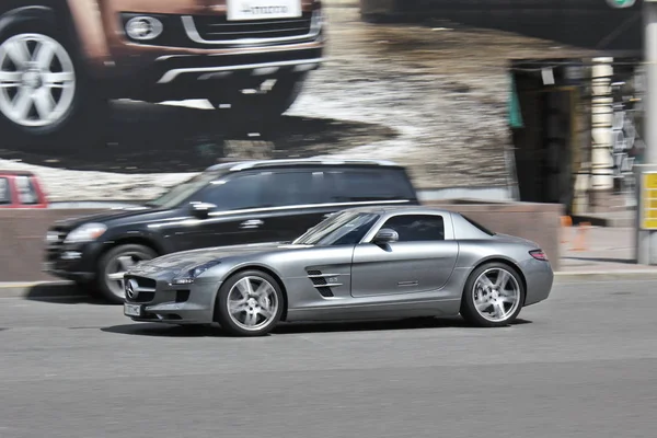 April 1, 2016; Kiev; Mercedes-Benz SLS-Class AMG in motion. Editorial photo. — Stock Photo, Image