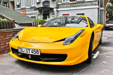 Ukrayna, Kiev; 5 Ekim 2013; Ferrari 458 Italia. Editoryal fotoğraf.