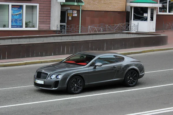 Kiev. 2010 5 de outubro; 2010 Bentley Continental Supersports. Foto editorial . — Fotografia de Stock