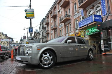 5 Ağustos 2012, Kiev, Rolls-Royce Phantom. Beyaz. Lüks araba. Editoryal fotoğraf.