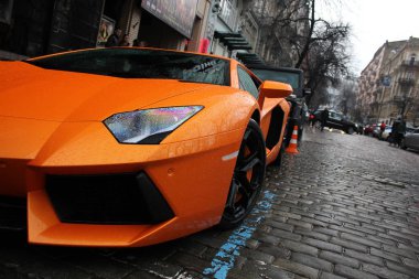 Kiev, Ukrayna; 4 Temmuz 2013; Lamborghini Aventador sokaklarda.
