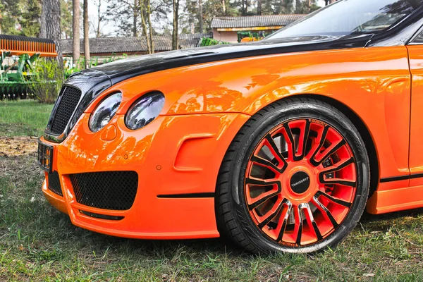 Kiev, Ucraina; 20 aprilie 2015. Bentley Continental GT Mansory. Fotografie editorială . — Fotografie, imagine de stoc