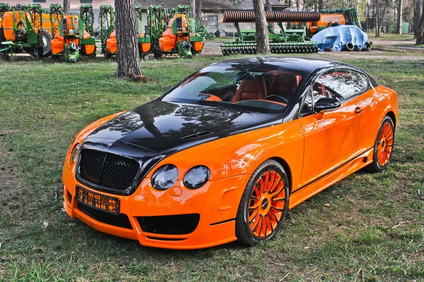Kiev, Ucrânia; 20 de abril de 2015. Bentley Continental GT Mansory. Foto editorial . — Fotografia de Stock