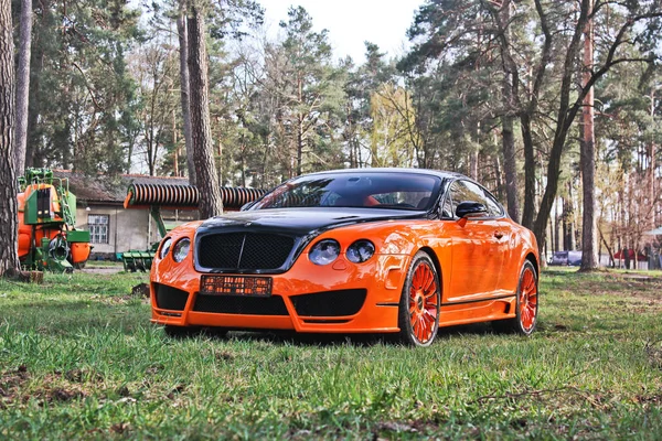 Kijów, Ukraina; Kwiecień 20, 2015. Bentley Continental Gt Mansory. Zdjęcia redakcyjne. — Zdjęcie stockowe