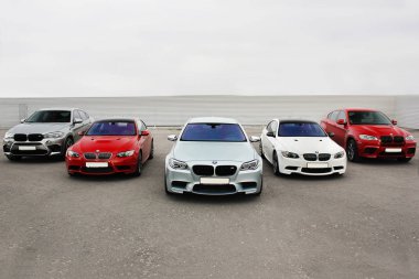 Kiev, Ukrayna; 17 Ekim 2016; Süper combo supercars. BMW M5 (F10), Bmw X 6 M ve Bmw M3 (E92). Editoryal fotoğraf.