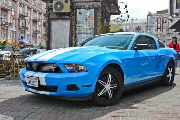 Kiev, ukraine; 10. april 2014. ford mustang. Redaktionsfoto. — Stockfoto