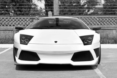 Kiev, Ukrayna; 12 Mayıs 2013. Lamborghini Murcielago IMSA. Araba. Karbon. farlar. Lüks. Ayarlama. Supercar. Siyah ve beyaz fotoğraf. Editoryal fotoğraf.
