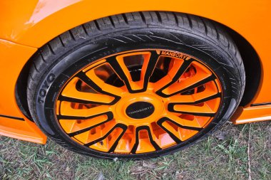 Kiev, Ukrayna; 10 Nisan 2015. Bentley Continental Gt Mansory. Editoryal fotoğraf.