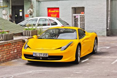 Ukrayna, Kiev; 5 Ekim 2013; Ferrari 458 Italia. Editoryal fotoğraf.