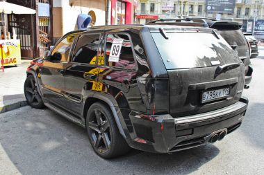 Kiev, Ukraina.20 Temmuz 2013, şehir merkezi. Jeep Grand Cherokee Srt8. editoryal fotoğraf.