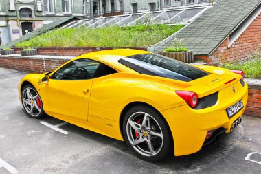 Ukrayna, Kiev; 5 Ekim 2013; Ferrari 458 Italia. Editoryal fotoğraf.