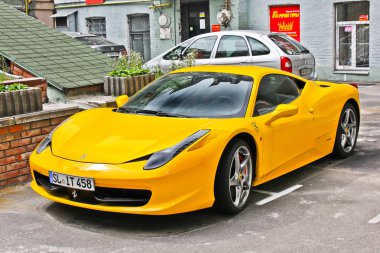 Ukrayna, Kiev; 5 Ekim 2013; Ferrari 458 Italia. Editoryal fotoğraf.