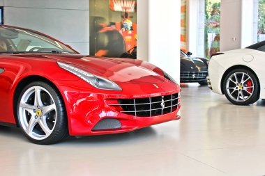 Ukrayna, Kiev; 15 Ağustos 2013; Ferrari Ff. kırmızı supercar. Editoryal fotoğraf.