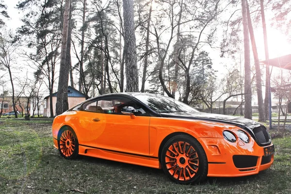 Kiev, Ucrânia; 20 de abril de 2015. Bentley Continental GT Mansory. Foto editorial . — Fotografia de Stock