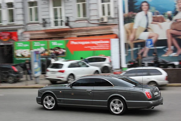 20 marzo 2014; Ucraina, Kiev; Bentley Brooklands in movimento. Foto editoriale . — Foto Stock